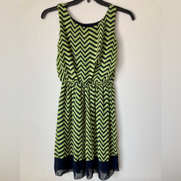 ENFOCUS Neon Green and Navy Blue chevron print sleeveless dress with drawstring - Picture 2 of 3
